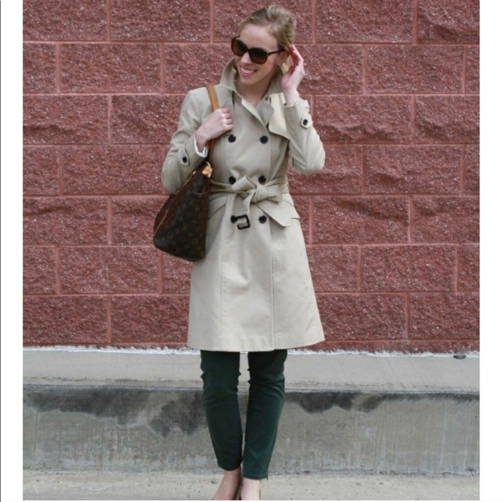Perfect beige trench coat Ann Taylor Like New